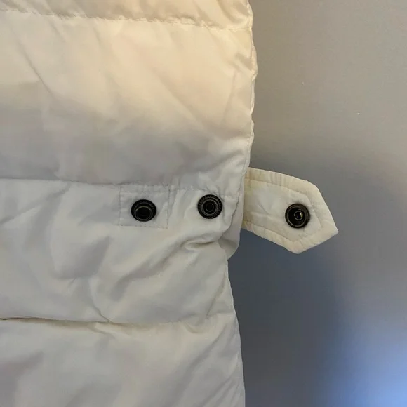 American Eagle Puffer Vest with Fur - Picture 7 of 8